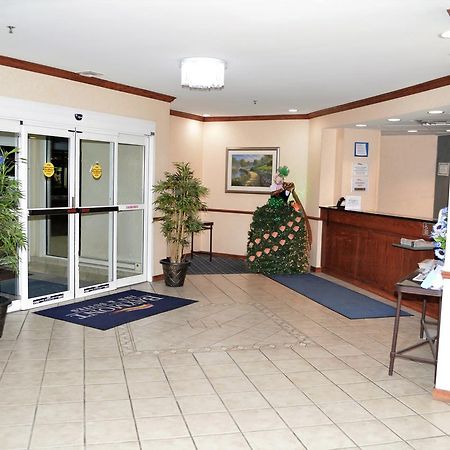 Baymont By Wyndham Waterford/Burlington Wi Hotel Exterior photo