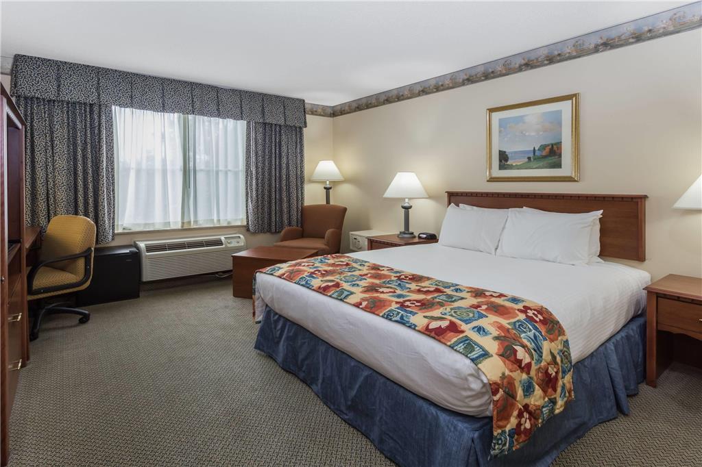 Baymont By Wyndham Waterford/Burlington Wi Hotel Room photo